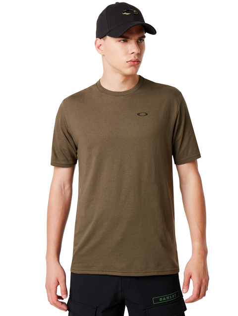 SI Oakley Flag Tee dark brush