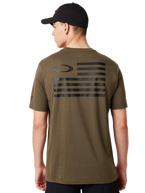 SI Oakley Flag Tee dark brush