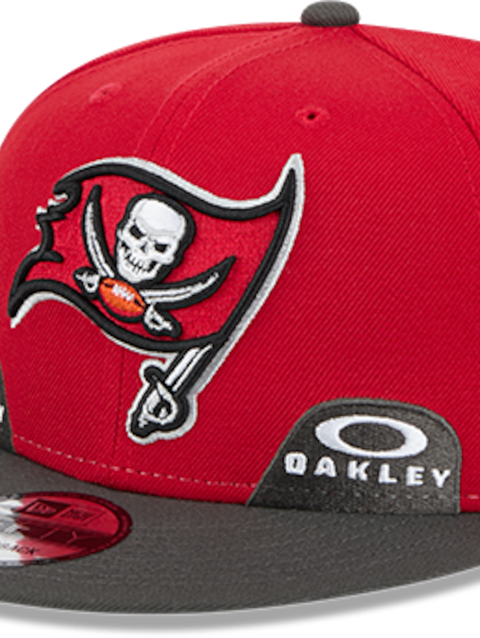 Oakley x Tampa Bay Buccaneers 9FIFTY Snapback red tambuc